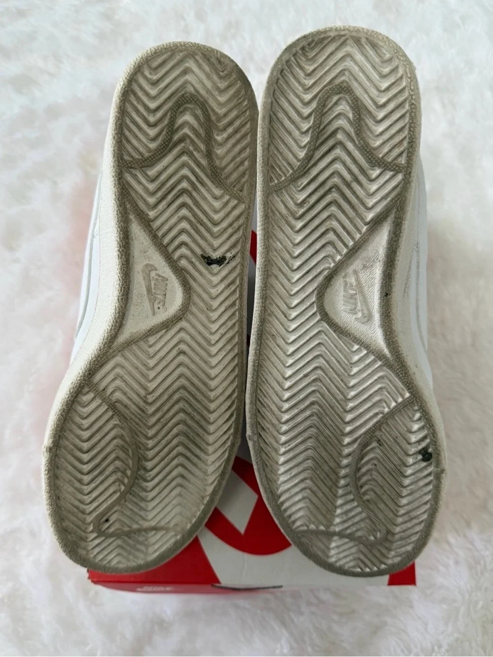 Nike Women’s Court Royale (7.5)